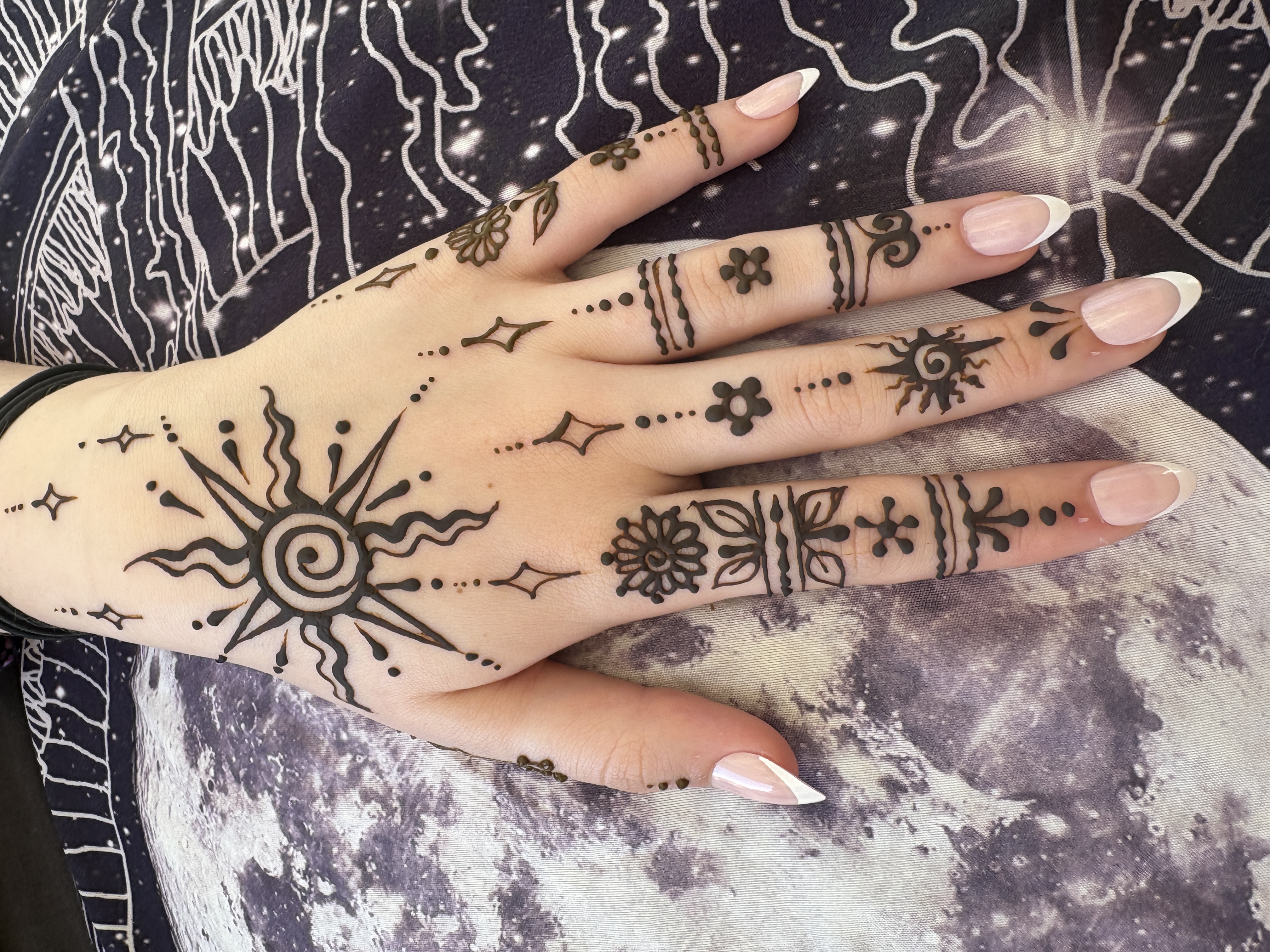 Freehand henna design by Lena Henna Art